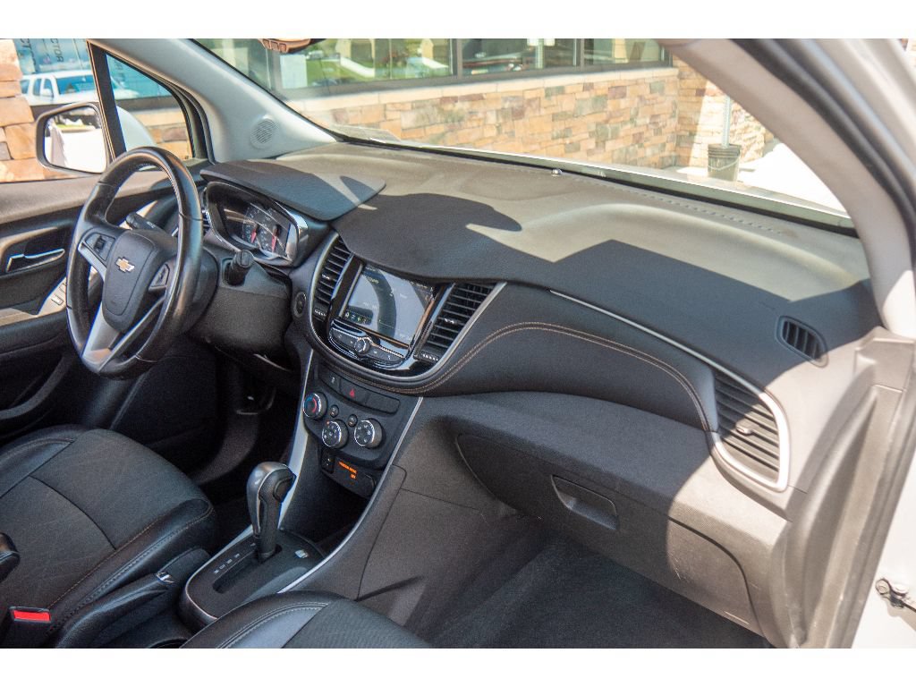 Used 2018 Chevrolet Trax LT w/ LT Convenience Package AWD/4WD image 14