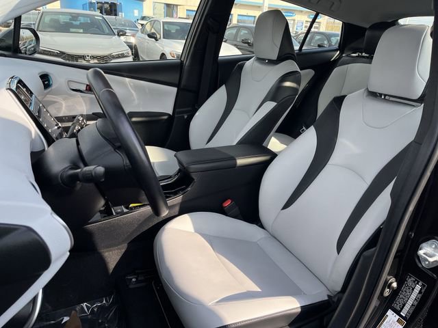 Used 2021 Toyota Prius XLE w/ Advanced Technology Package image 15