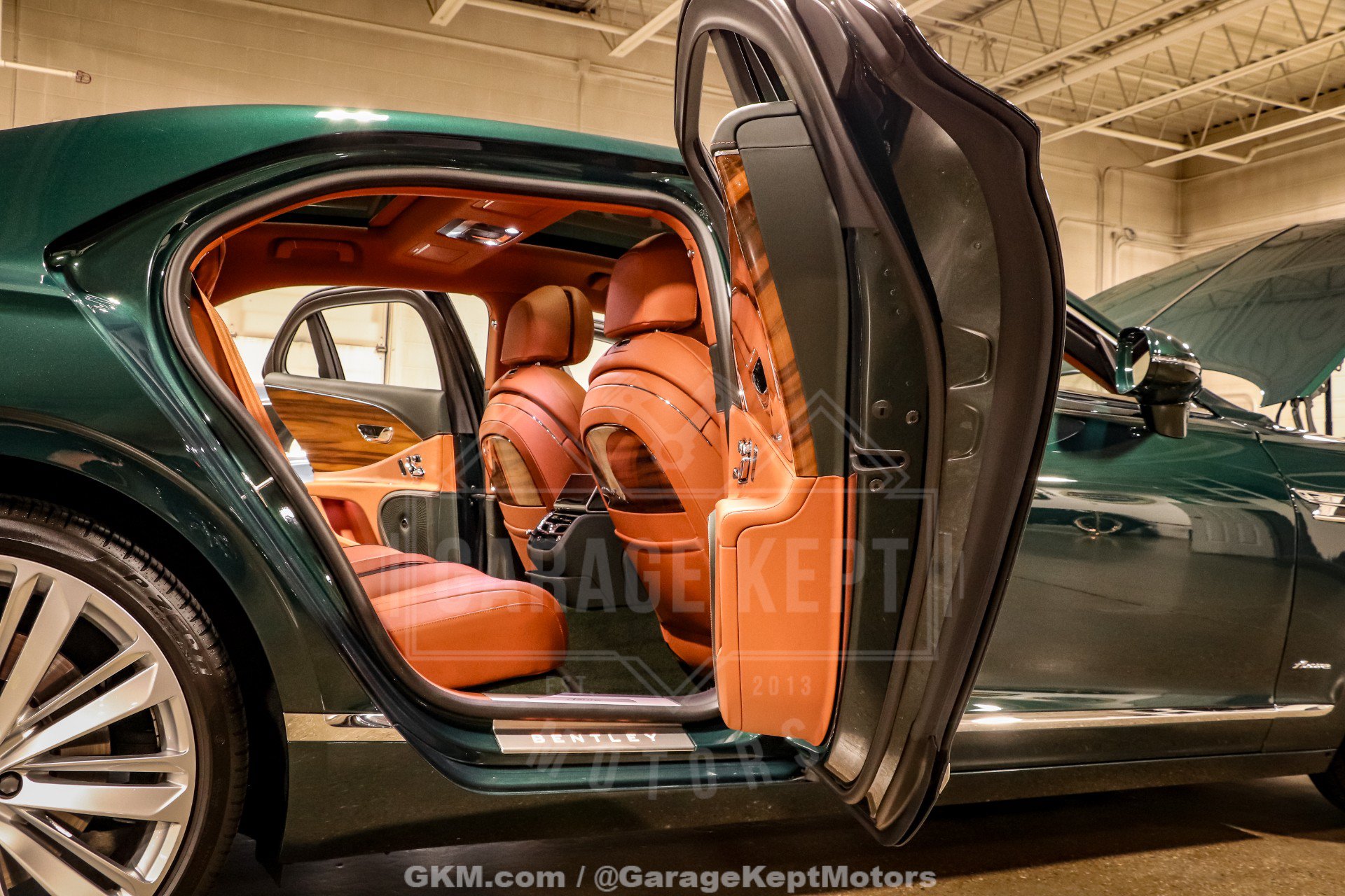 Used 2023 Bentley Flying Spur Azure AWD/4WD image 96