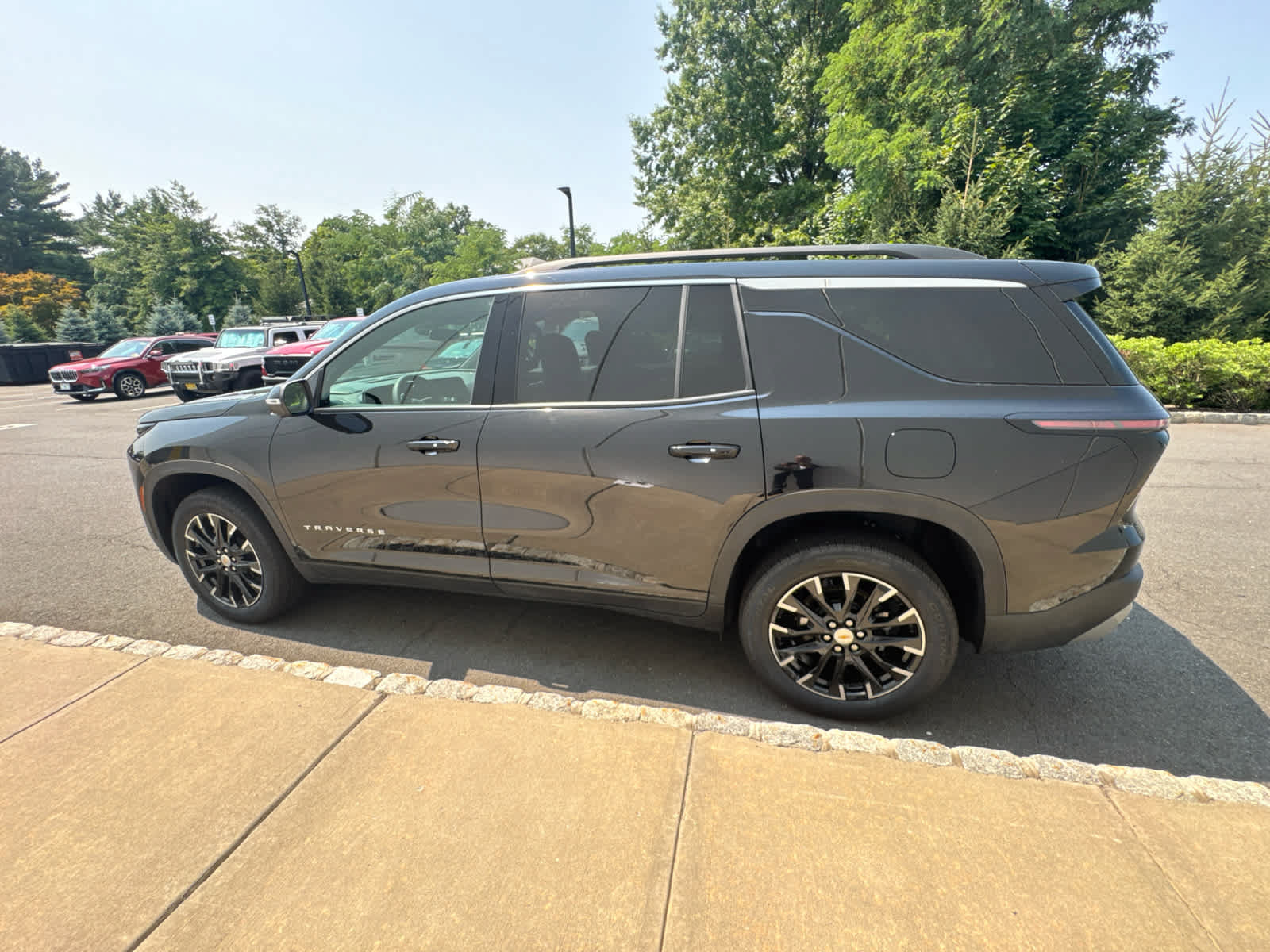 Used 2025 Chevrolet Traverse LT w/ Sun and Wheel Package FWD image 8