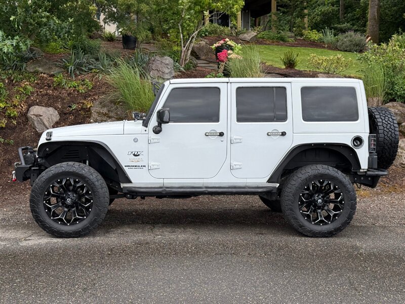 Used 2015 Jeep Wrangler Unlimited Sahara w/ Connectivity Group AWD/4WD image 2