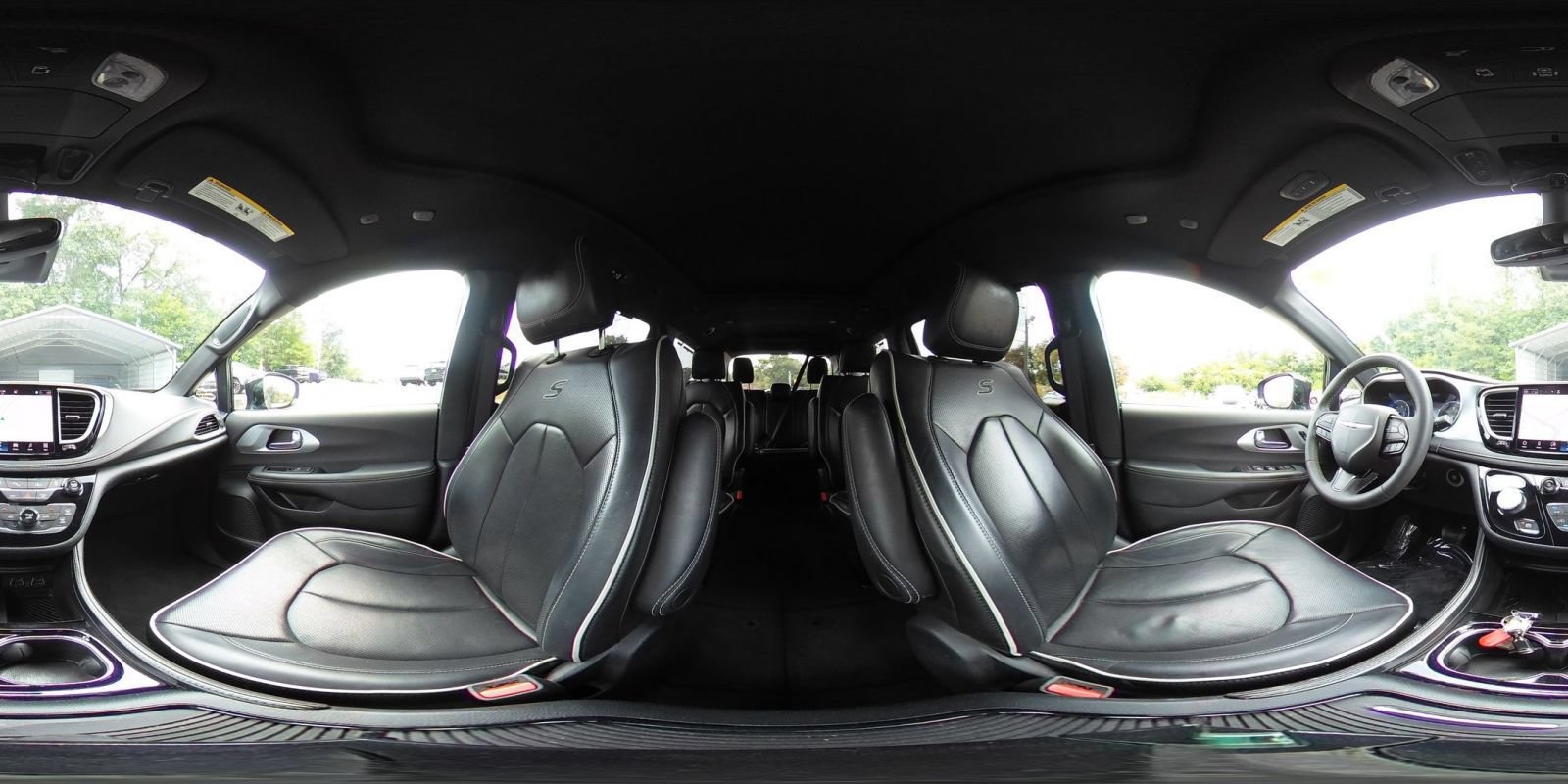 Used 2025 Chrysler Pacifica Limited FWD image 46