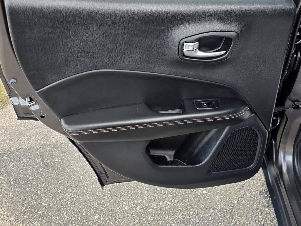 Used 2019 Jeep Compass Latitude FWD image 30