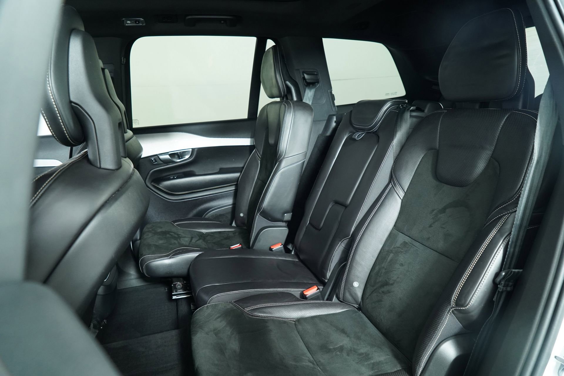 Used 2016 Volvo XC90 T6 R-Design w/ Protection Package Plus image 27