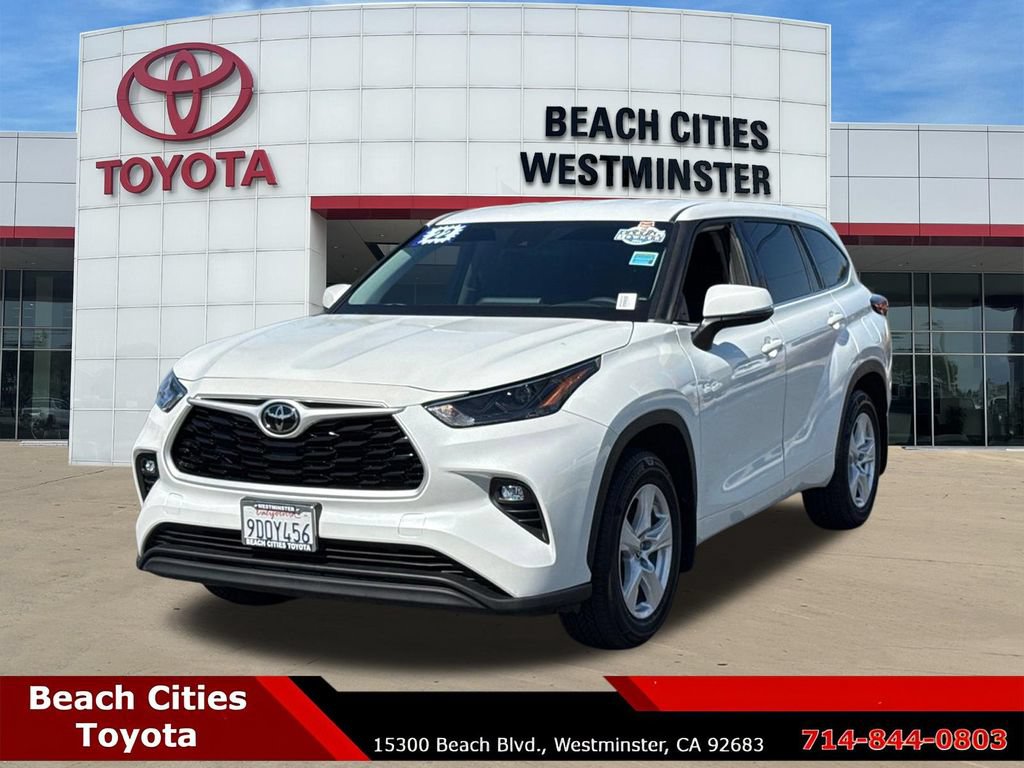 Used 2022 Toyota Highlander LE FWD image 6