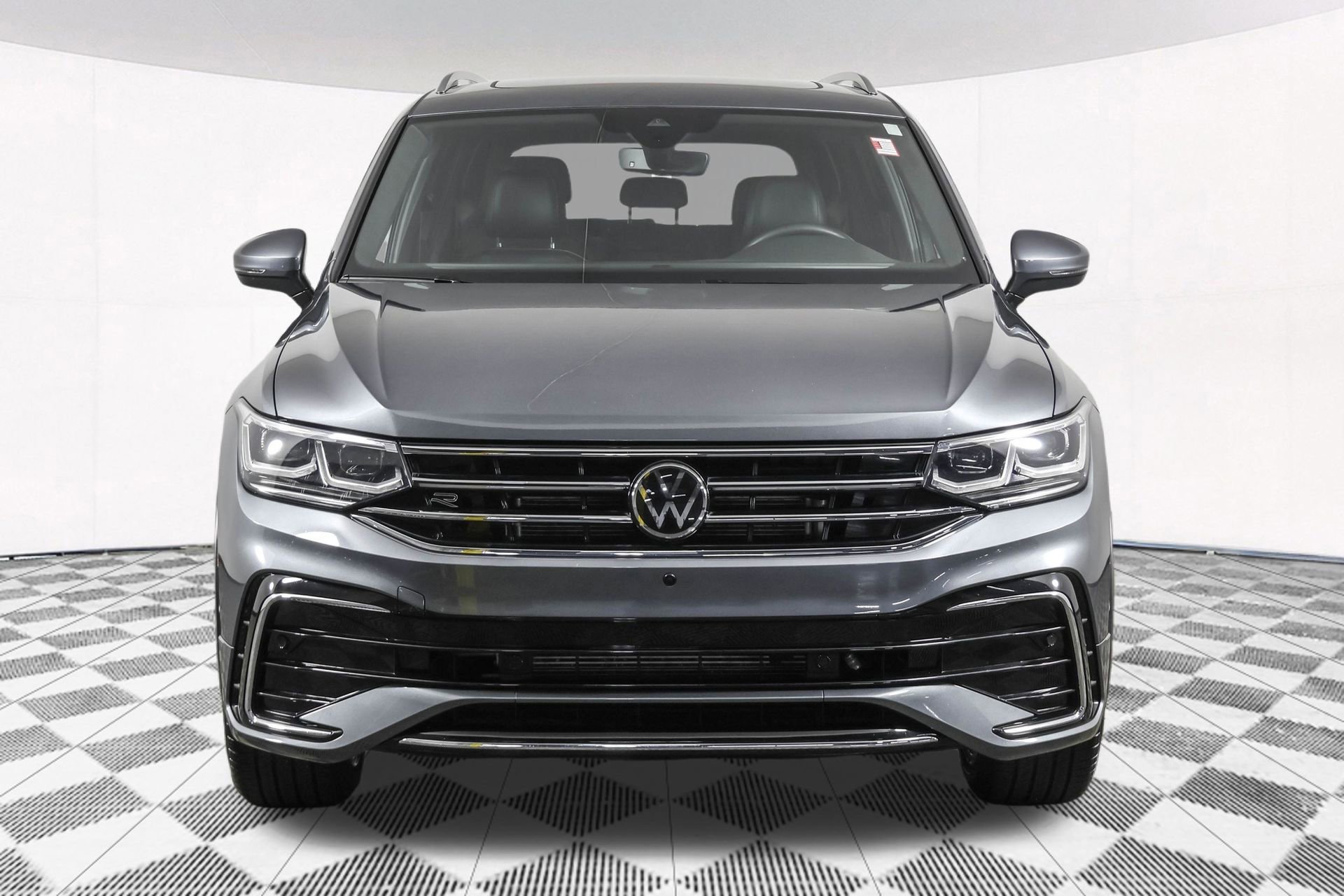 Used 2024 Volkswagen Tiguan SEL R-Line AWD/4WD image 14