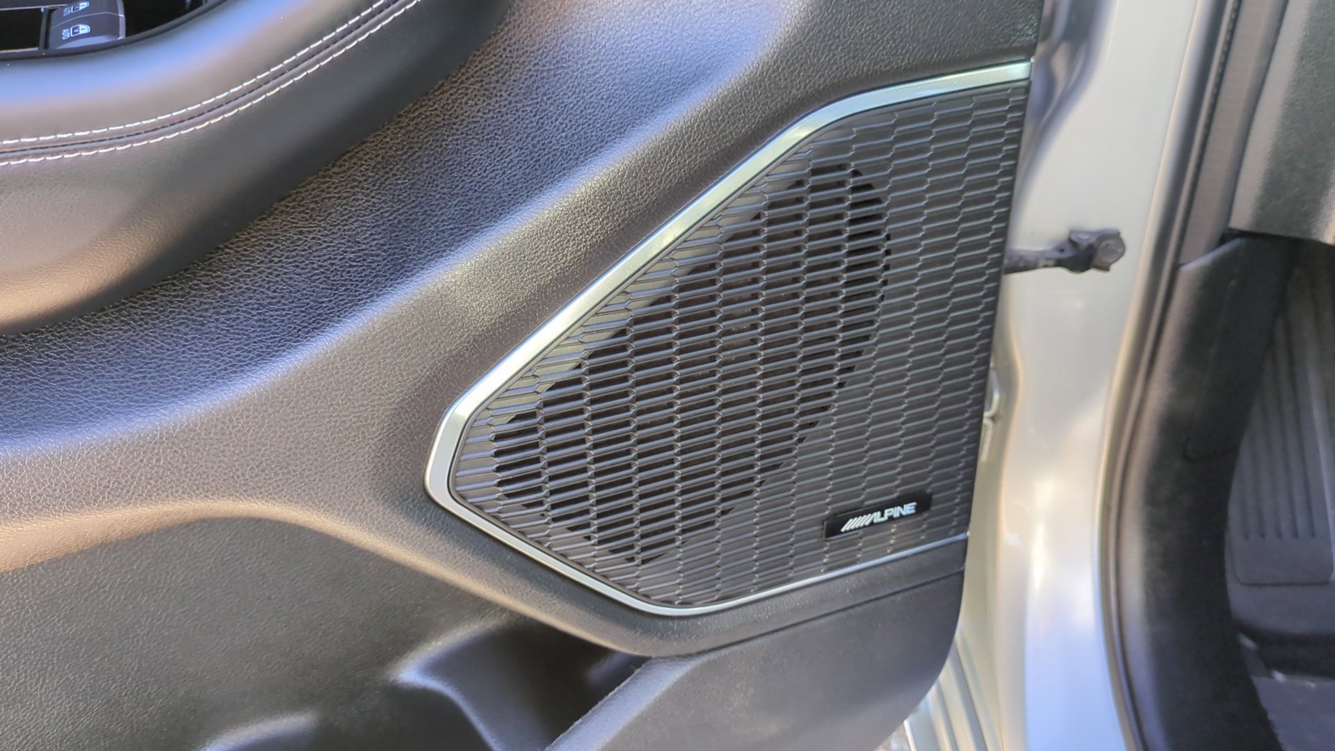 Used 2023 Jeep Grand Cherokee L Overland image 12