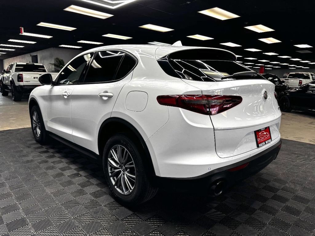Used 2023 Alfa Romeo Stelvio Sprint image 11