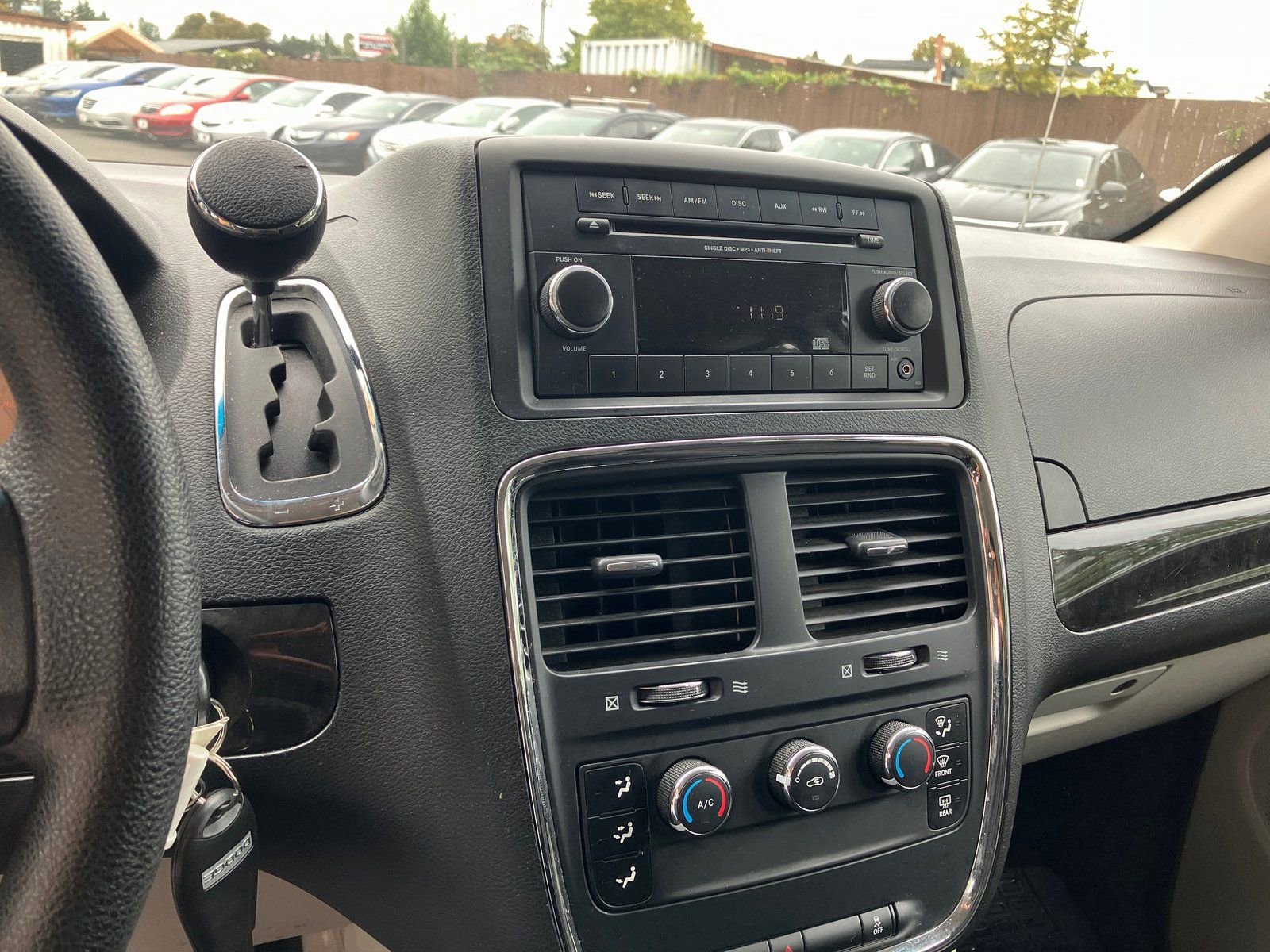 Used 2014 Dodge Grand Caravan American Value Package FWD image 25