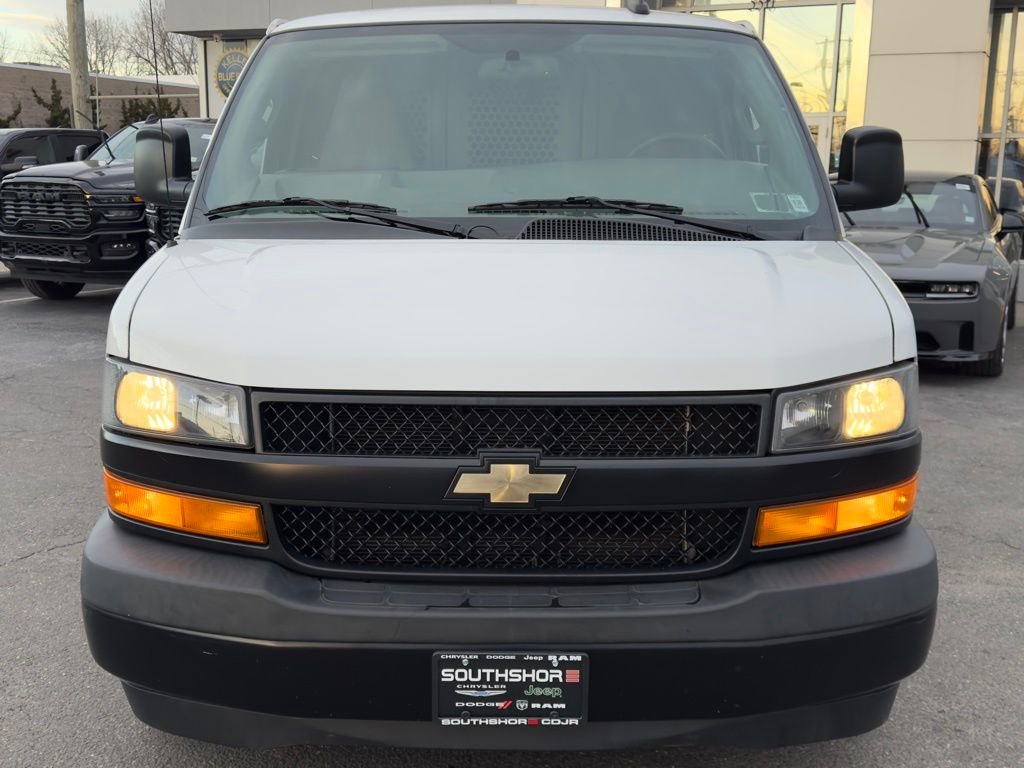 Used 2019 Chevrolet Express 2500 RWD image 2