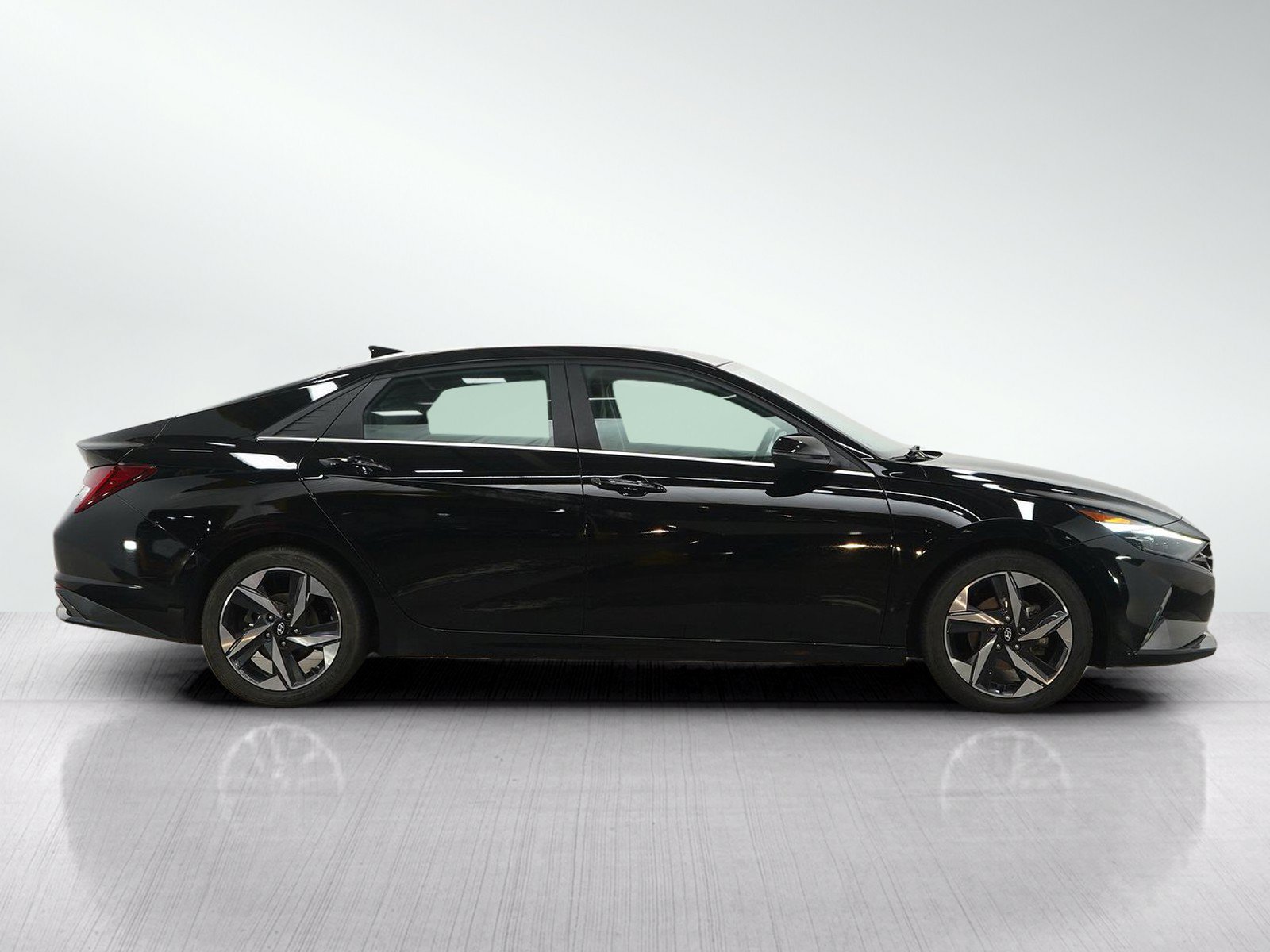 Used 2023 Hyundai Elantra Limited FWD image 7