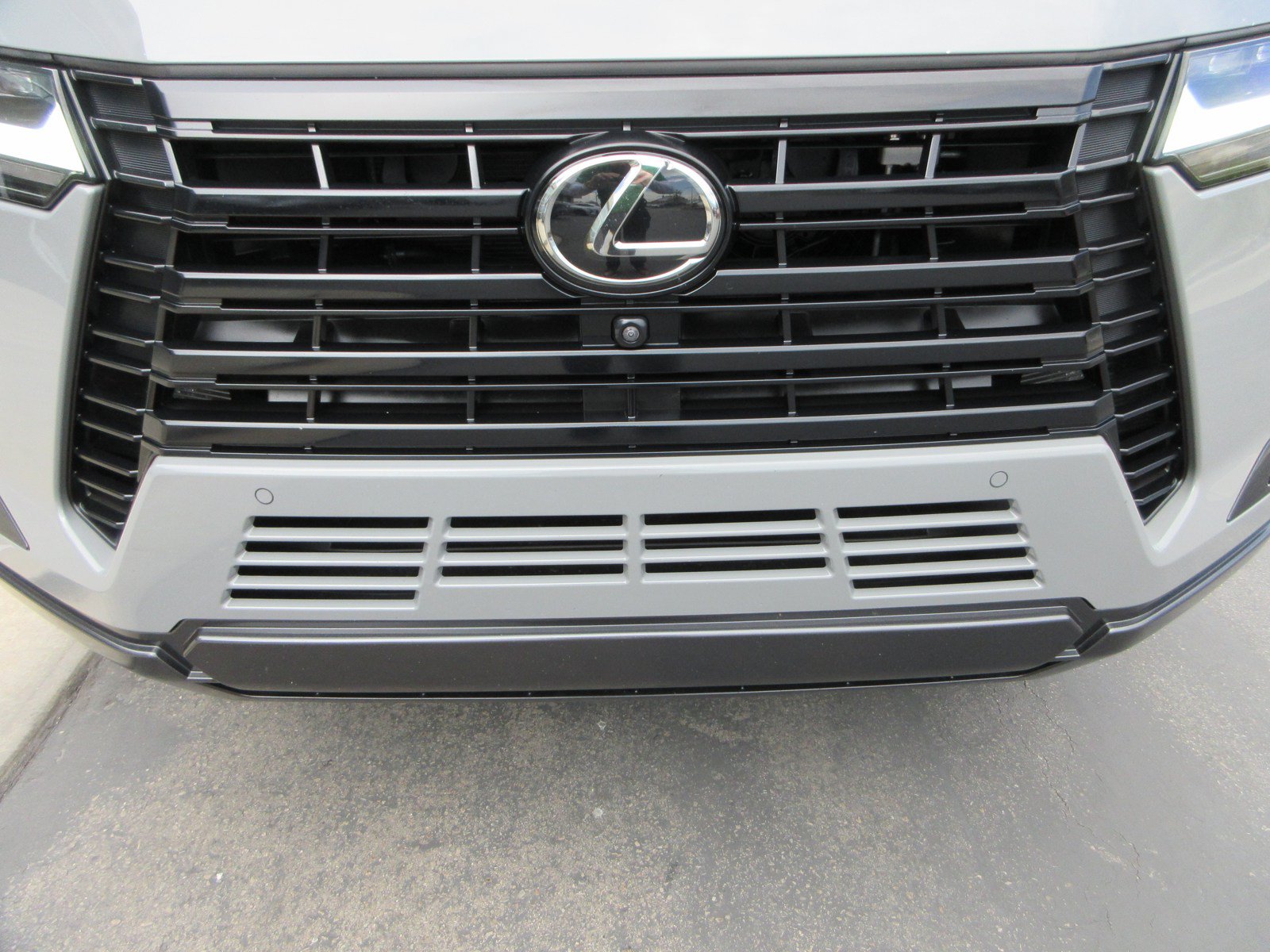 Used 2024 Lexus GX 550 w/ Accessory Package (31) AWD/4WD image 15