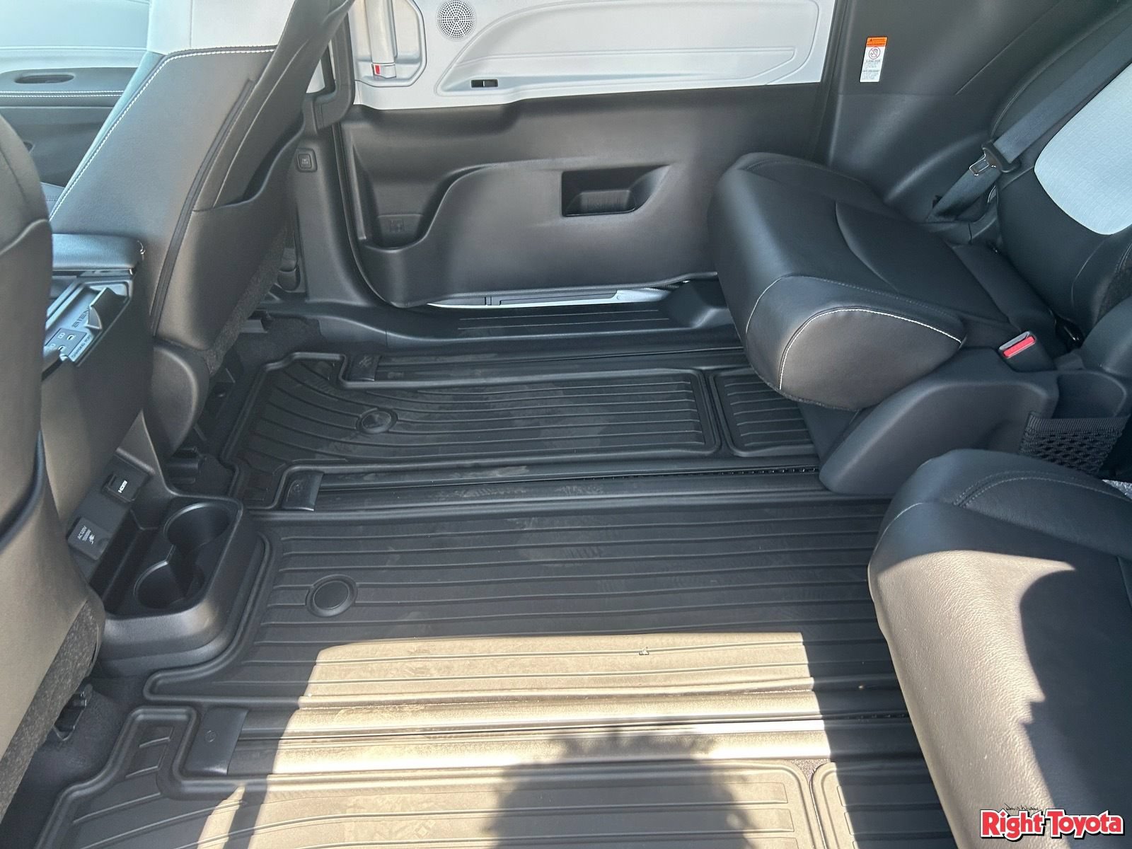 New 2026 Toyota Sienna XSE AWD/4WD image 14