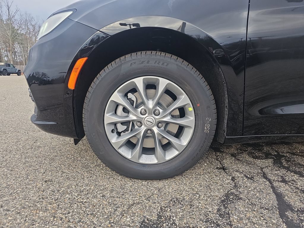 New 2026 Chrysler Pacifica Limited AWD/4WD image 31