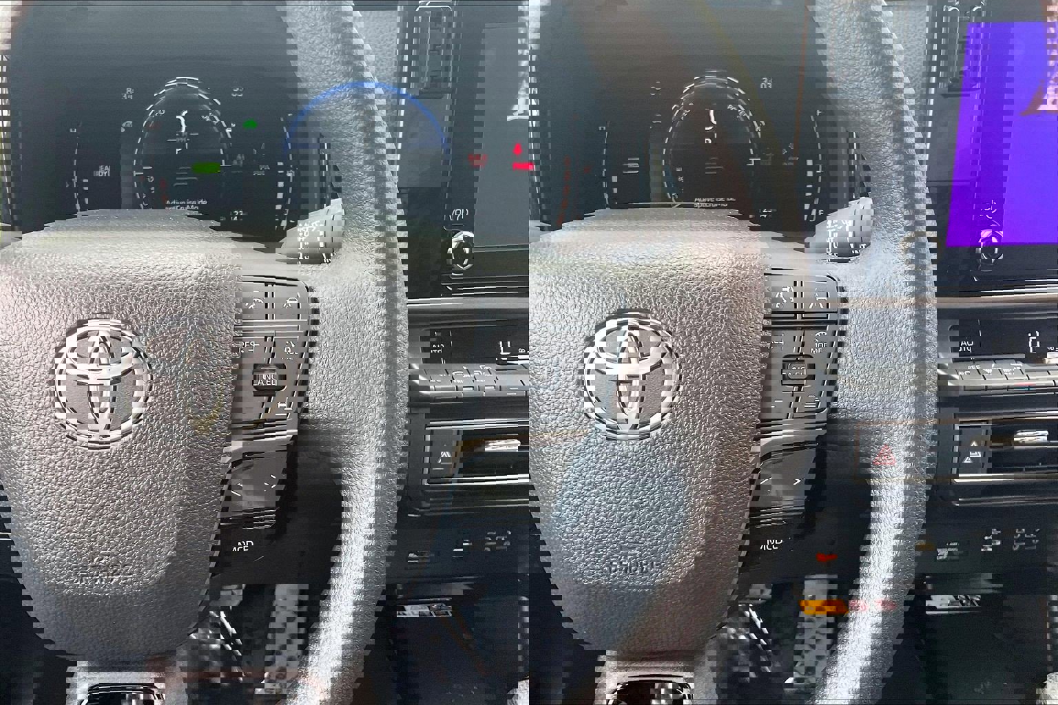 Used 2025 Toyota Camry LE w/ Convenience Package image 24