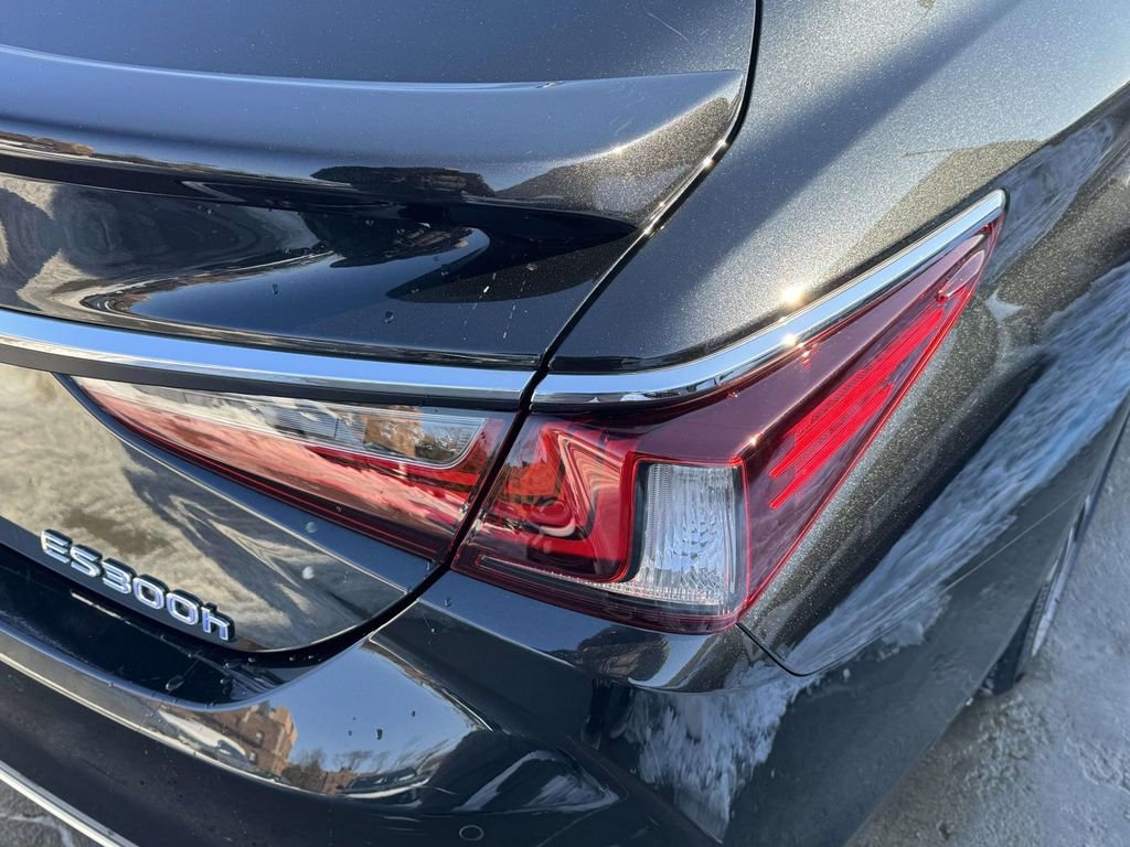 Used 2021 Lexus ES 300h w/ Premium Package image 9