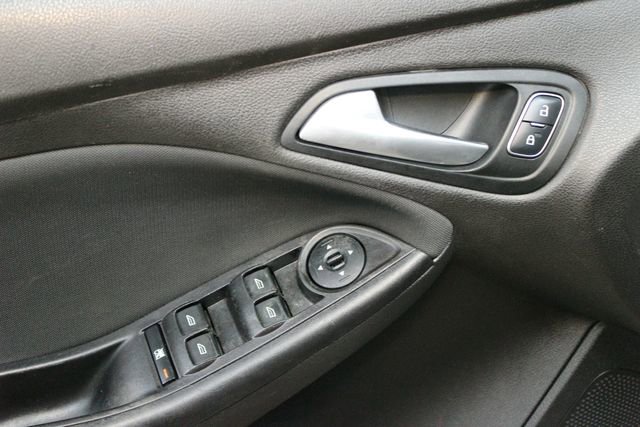 Used 2017 Ford Focus SE FWD image 14