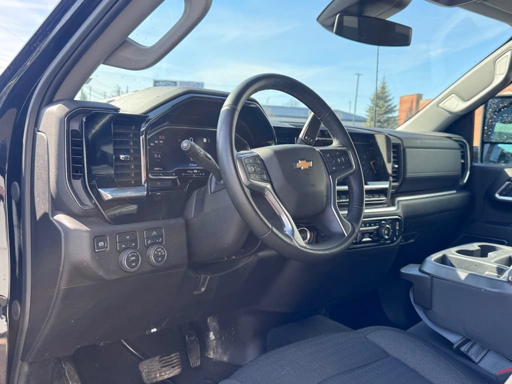 Used 2025 Chevrolet Silverado 2500 LT w/ Convenience Package AWD/4WD image 13
