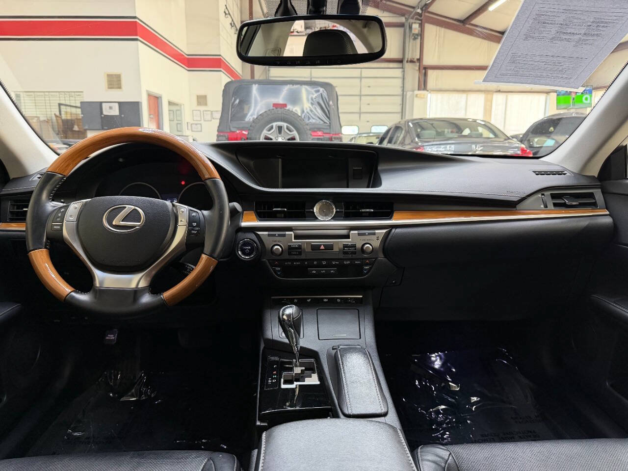 Used 2015 Lexus ES 300h w/ Navigation System Package FWD image 20