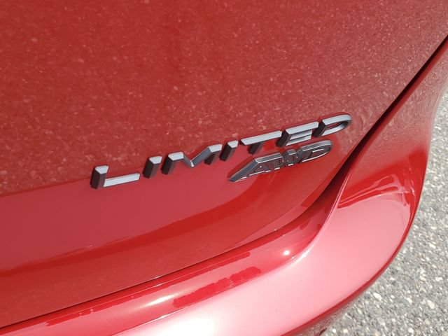 New 2027 Chrysler Pacifica Limited w/ Family Tech Group AWD/4WD image 6