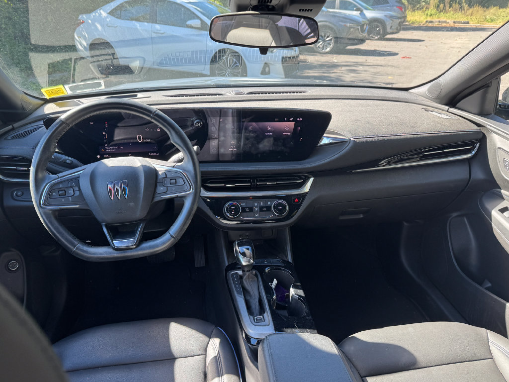 Used 2024 Buick Envista Sport Touring w/ Convenience II Package FWD image 8