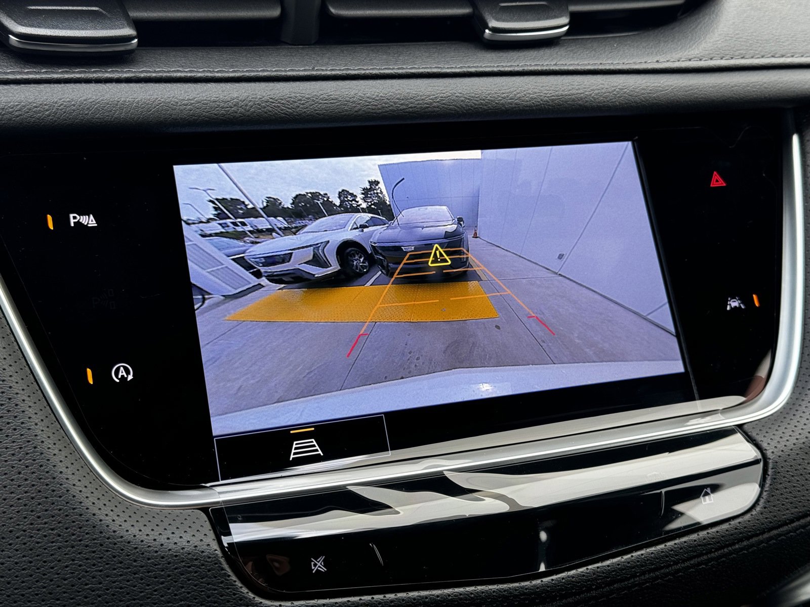 New 2025 Cadillac XT6 Luxury image 23