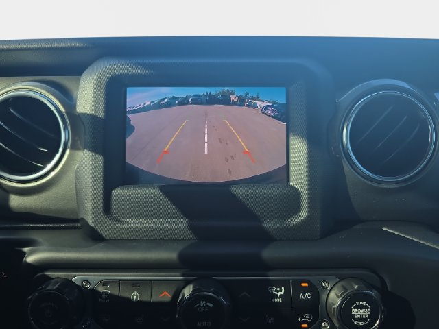 Used 2019 Jeep Wrangler Unlimited Sahara w/ Cold Weather Group AWD/4WD image 24