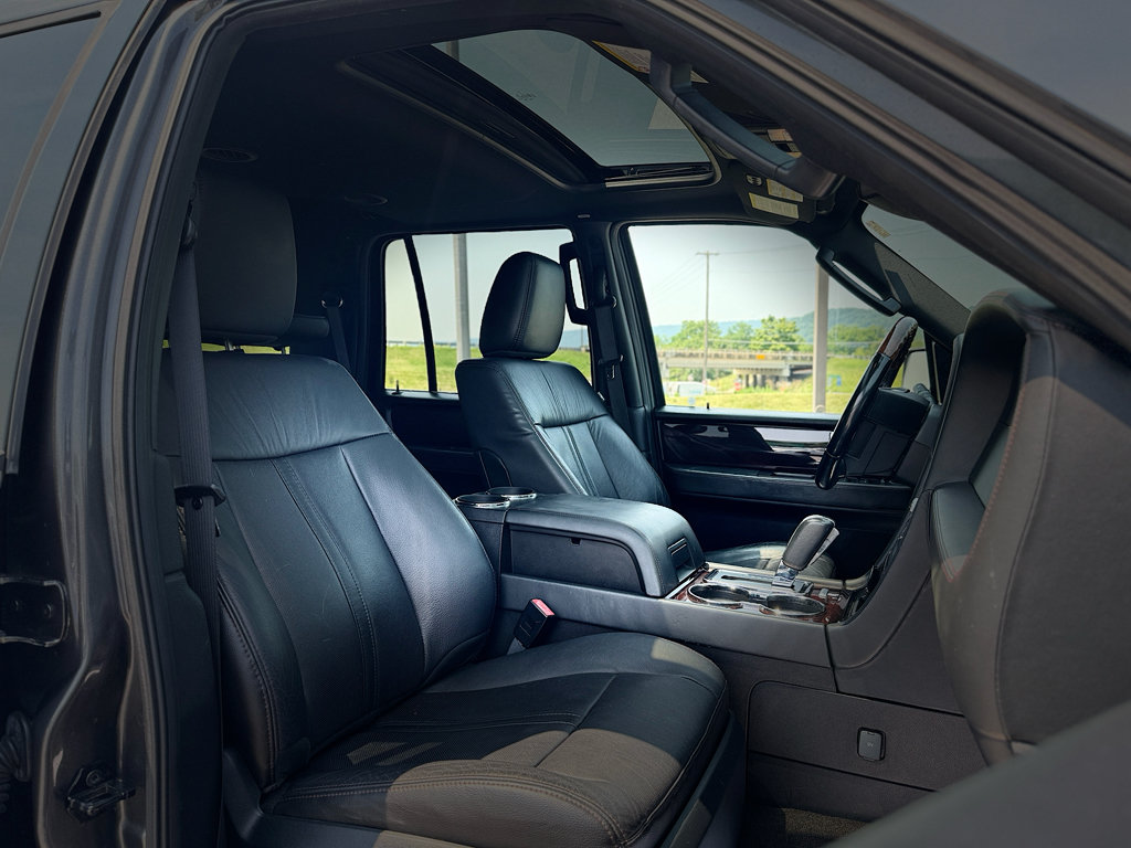 Used 2016 Lincoln Navigator Reserve AWD/4WD image 29