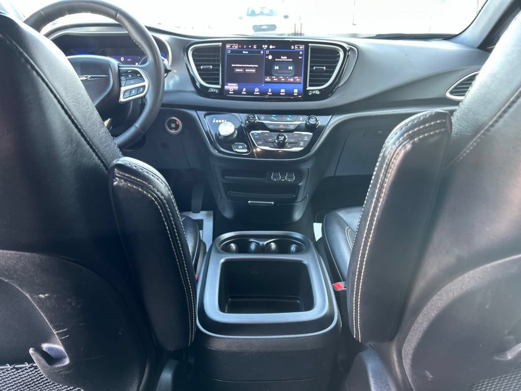 Used 2025 Chrysler Pacifica Select FWD image 39