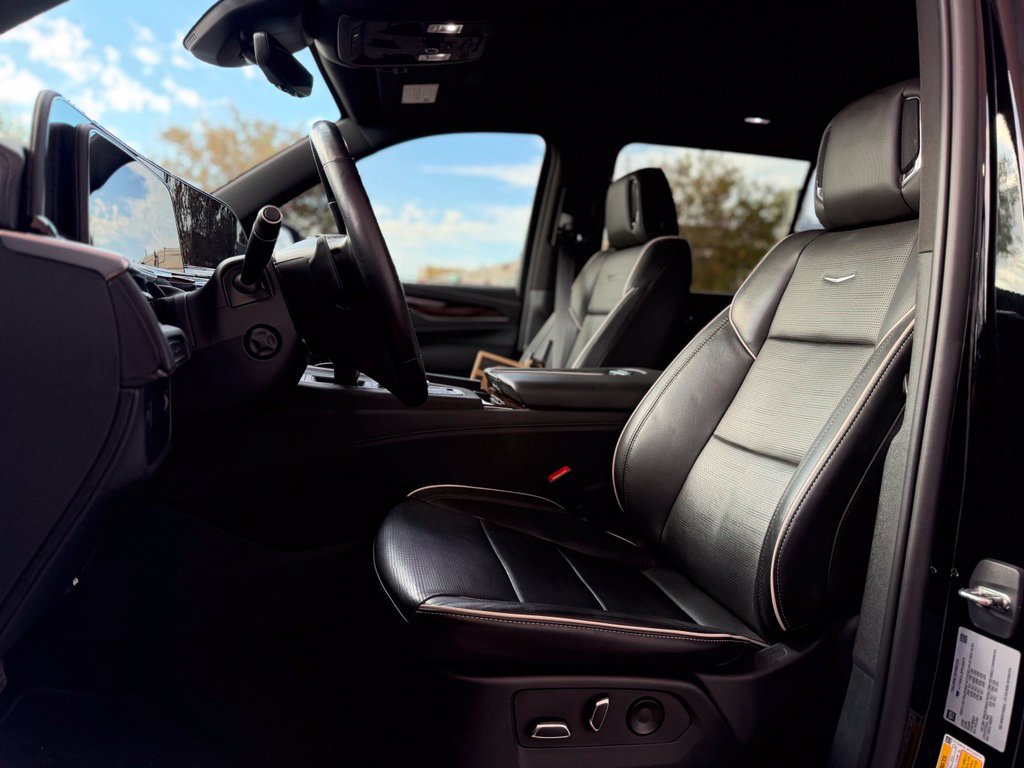 Used 2023 Cadillac Escalade ESV Premium Luxury AWD/4WD image 5