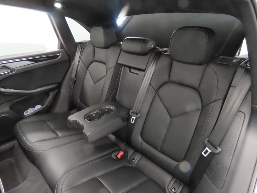 Certified 2026 Porsche Macan AWD/4WD image 43