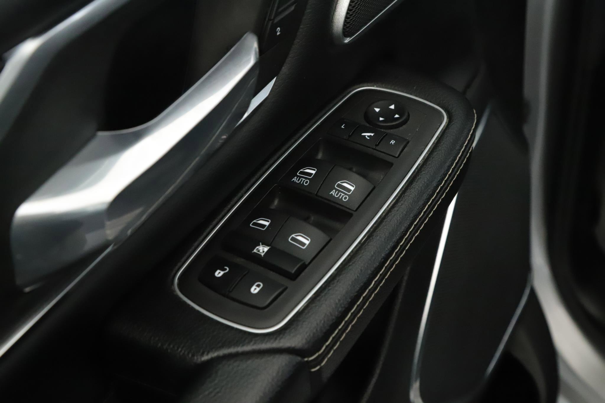 Used 2024 RAM 1500 Laramie AWD/4WD image 8