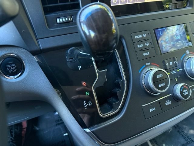 Used 2015 Toyota Sienna XLE w/ XLE Navigation Package FWD image 20