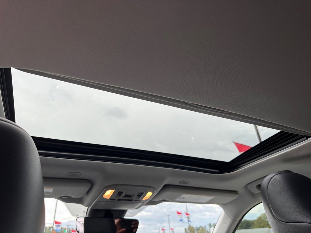 Used 2024 Toyota Highlander XLE image 11