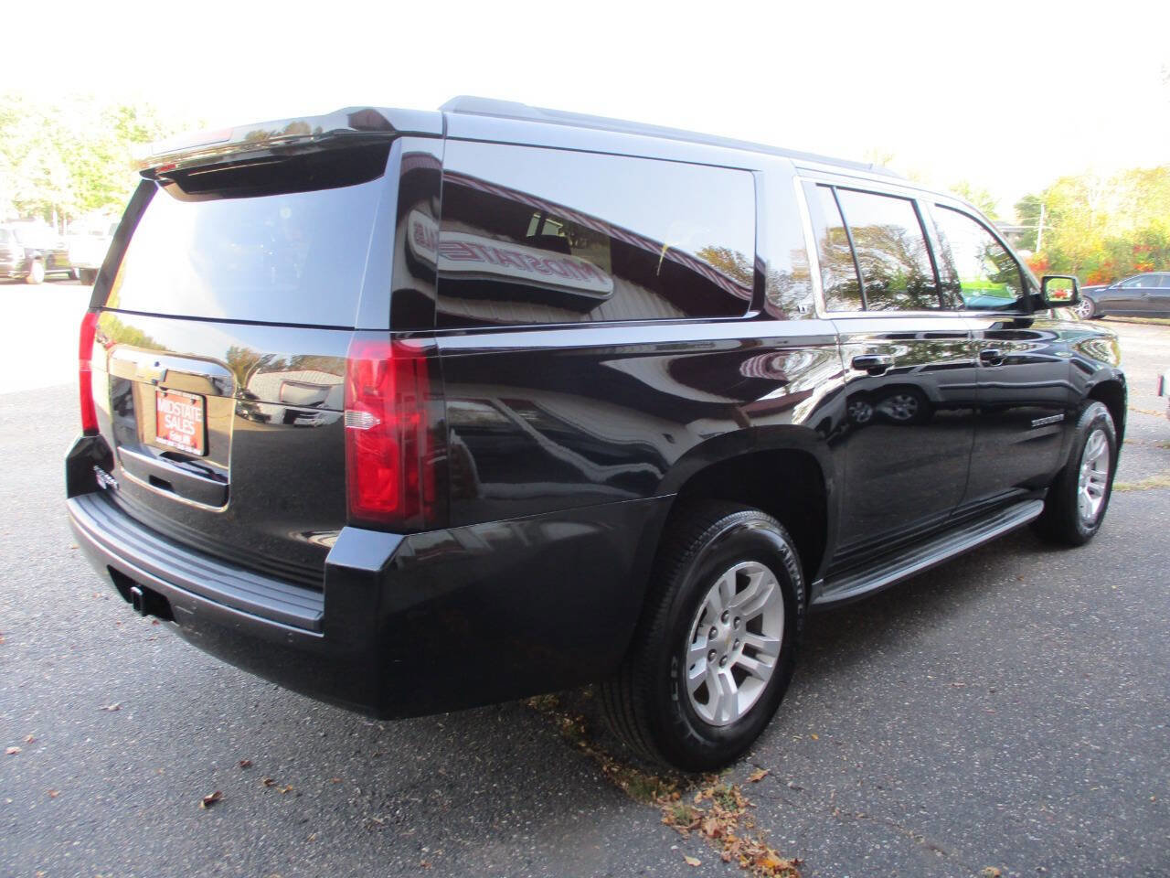 Used 2015 Chevrolet Suburban LT image 8