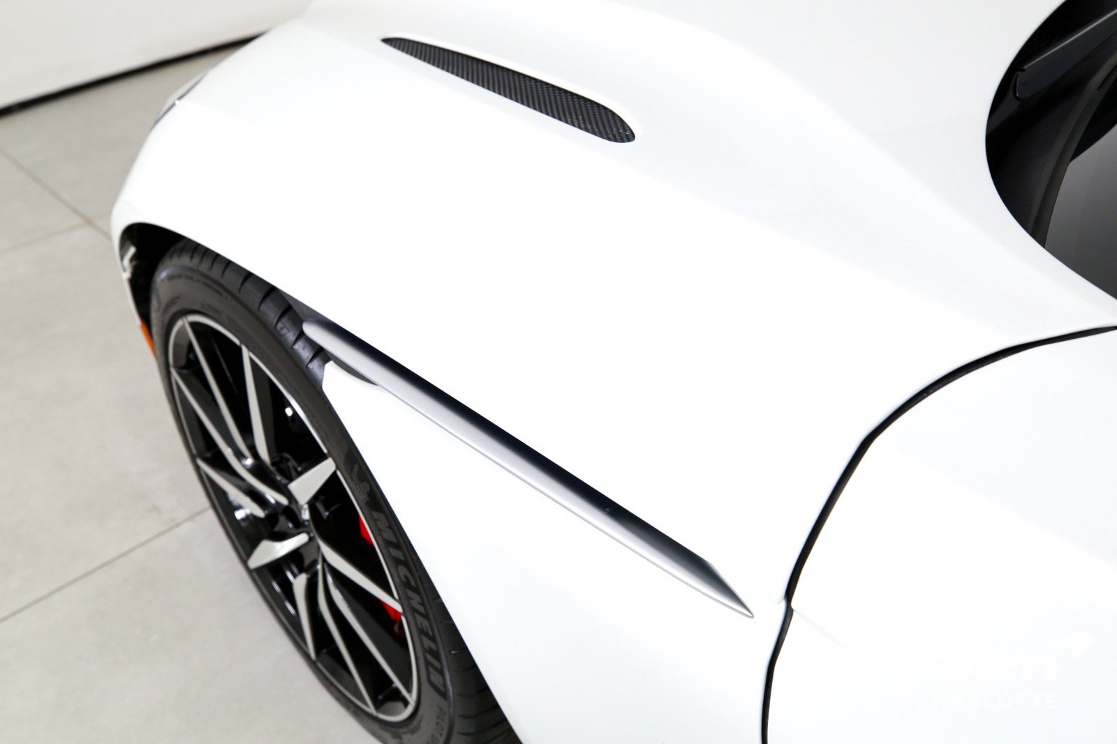 Used 2020 Aston Martin DB11 Volante RWD image 33
