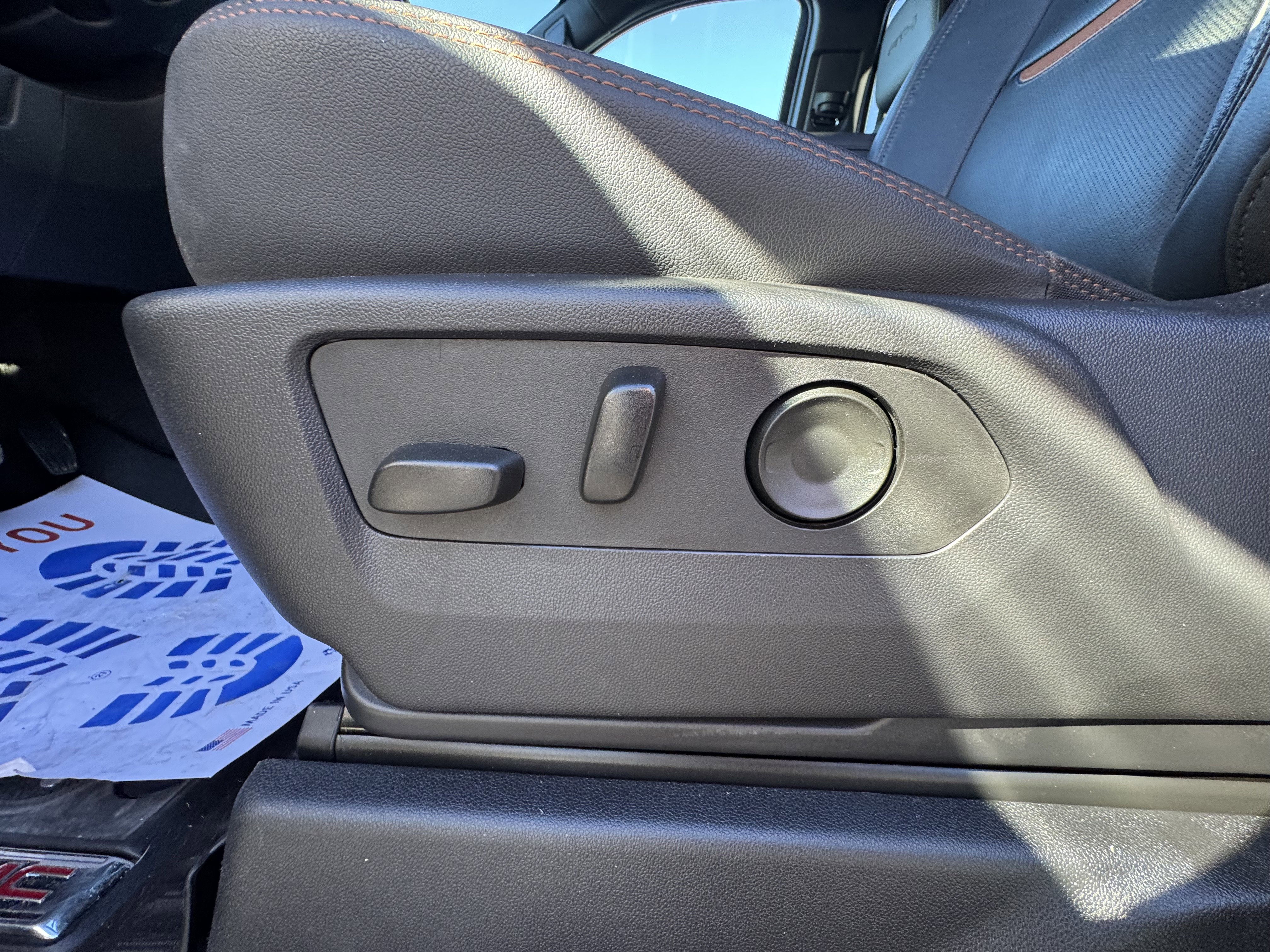 Used 2025 GMC Sierra 2500 AT4 image 11