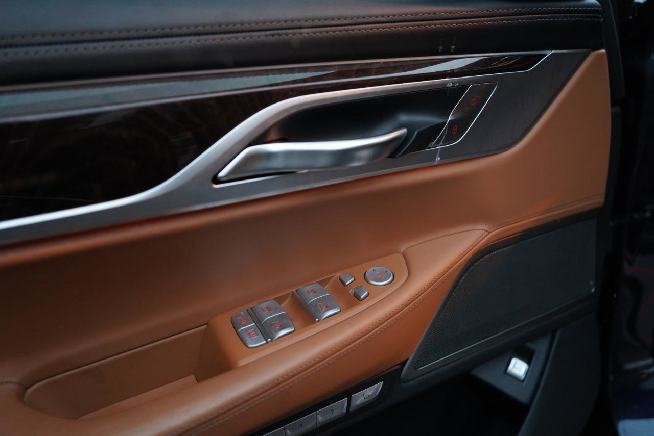 Used 2018 BMW 750i xDrive image 31