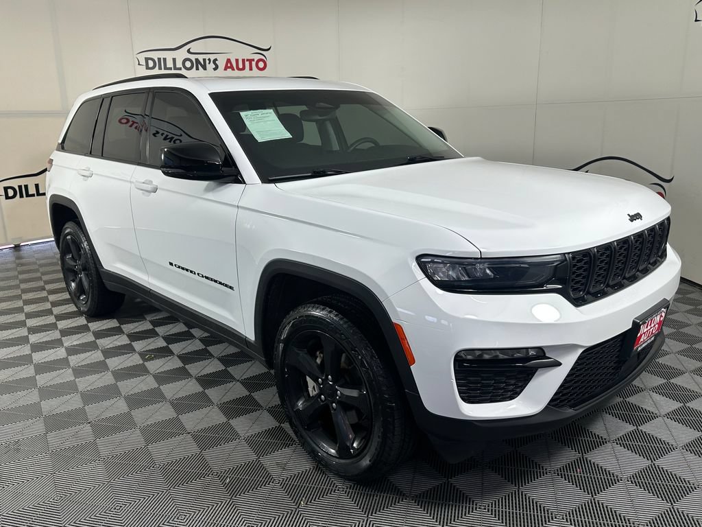 Used 2023 Jeep Grand Cherokee Limited w/ Black Appearance Package AWD/4WD image 10