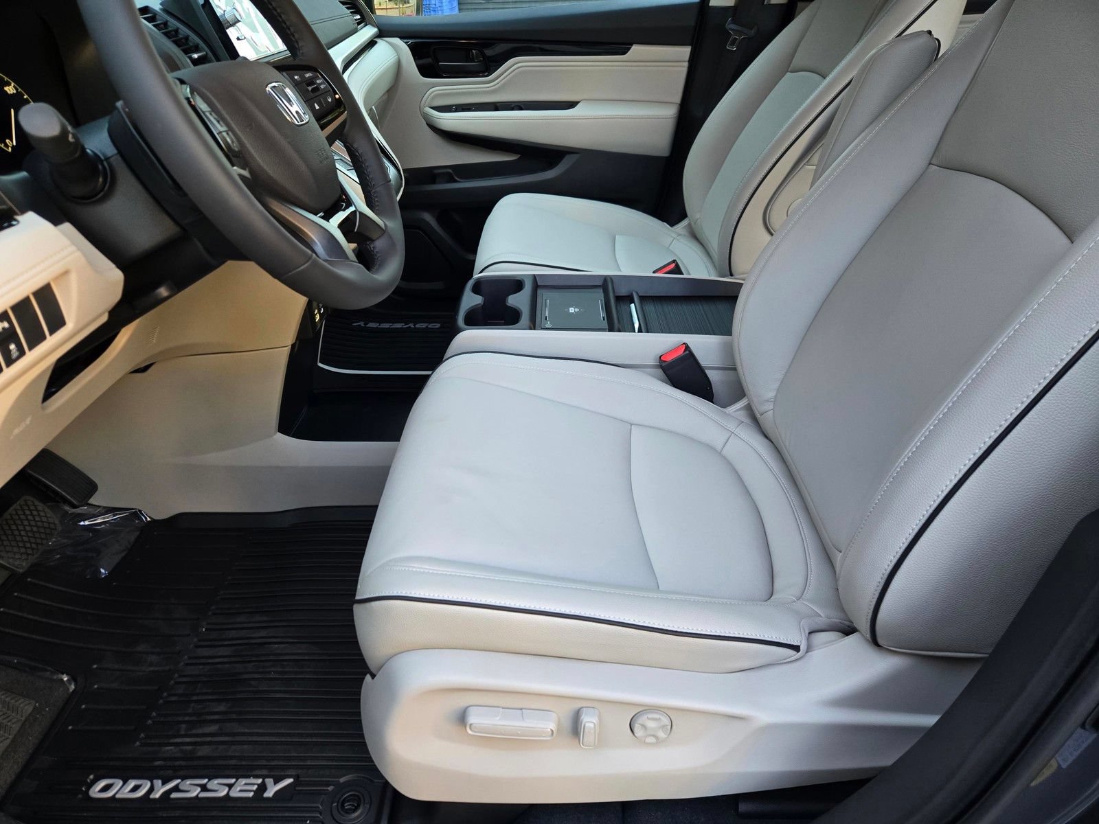 New 2026 Honda Odyssey Touring image 25
