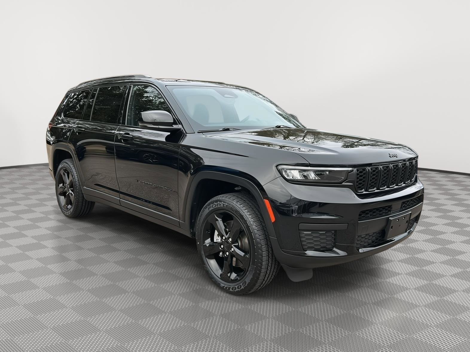 Used 2023 Jeep Grand Cherokee L Laredo image 7