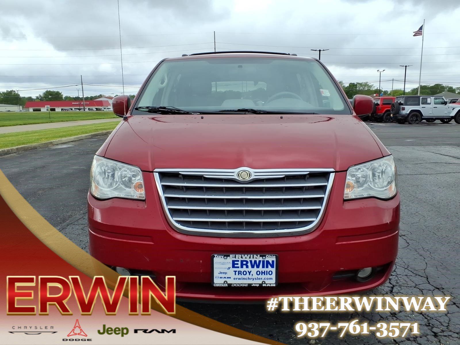 Used 2010 Chrysler Town & Country Touring FWD image 2