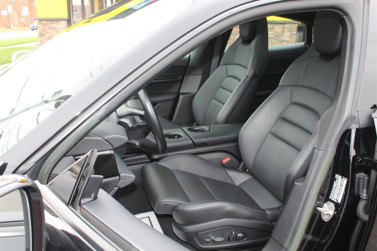 Used 2022 Porsche Taycan image 12