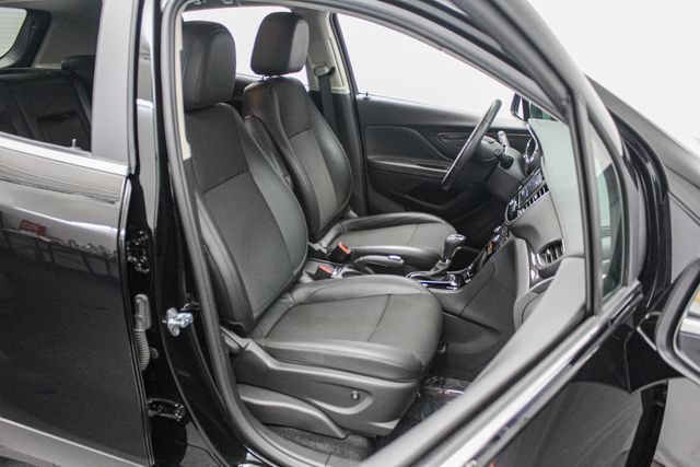 Used 2022 Buick Encore Preferred w/ Safety Package II FWD image 25