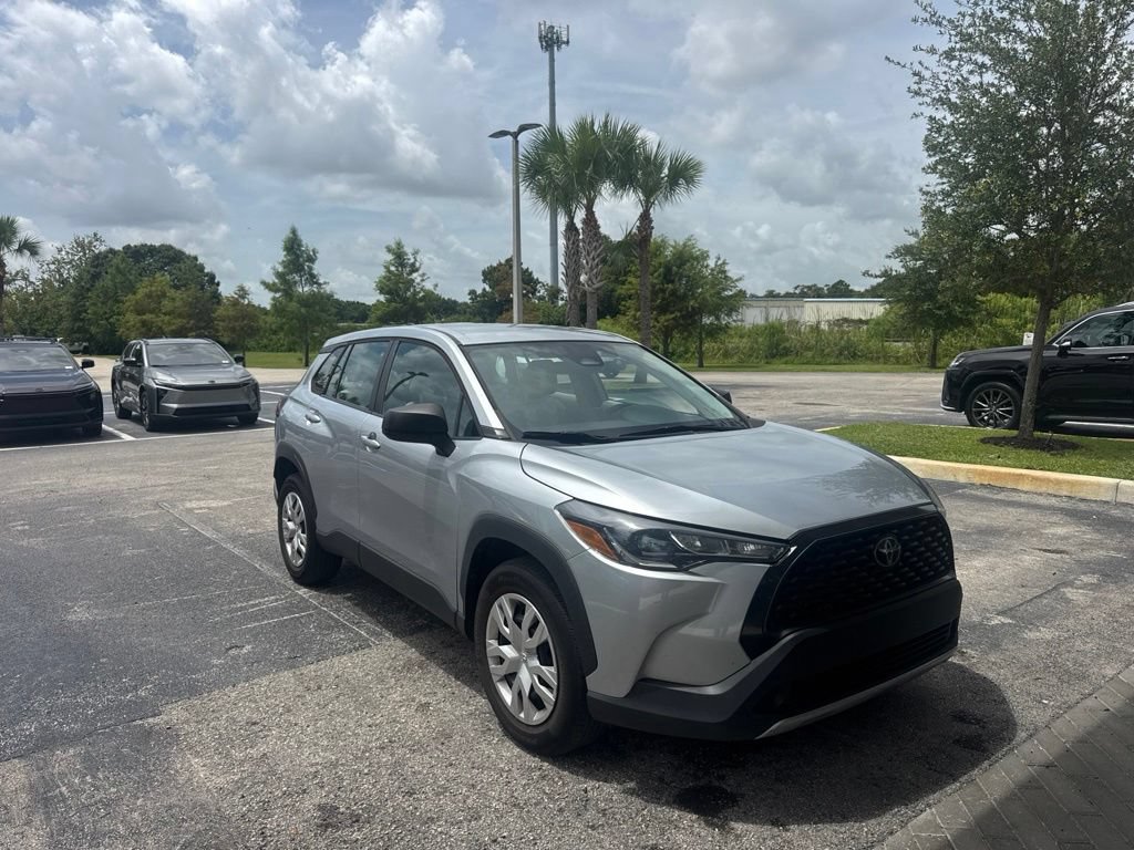 Used 2023 Toyota Corolla Cross L FWD image 2