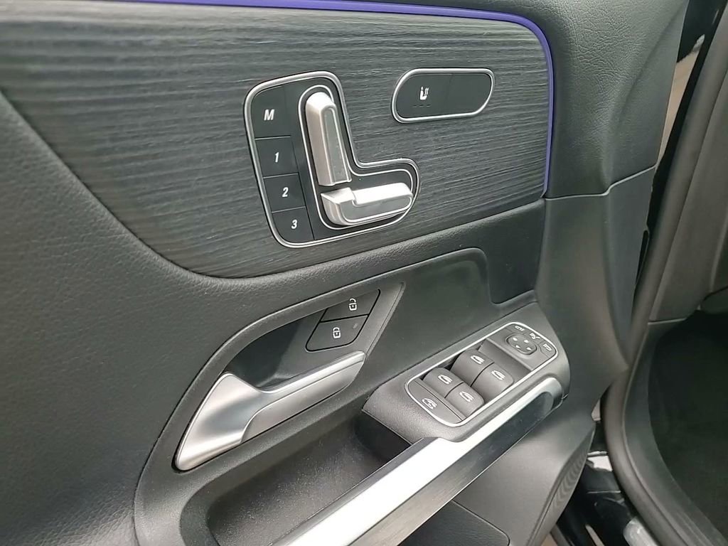 Used 2023 Mercedes-Benz GLB 250 4MATIC image 23