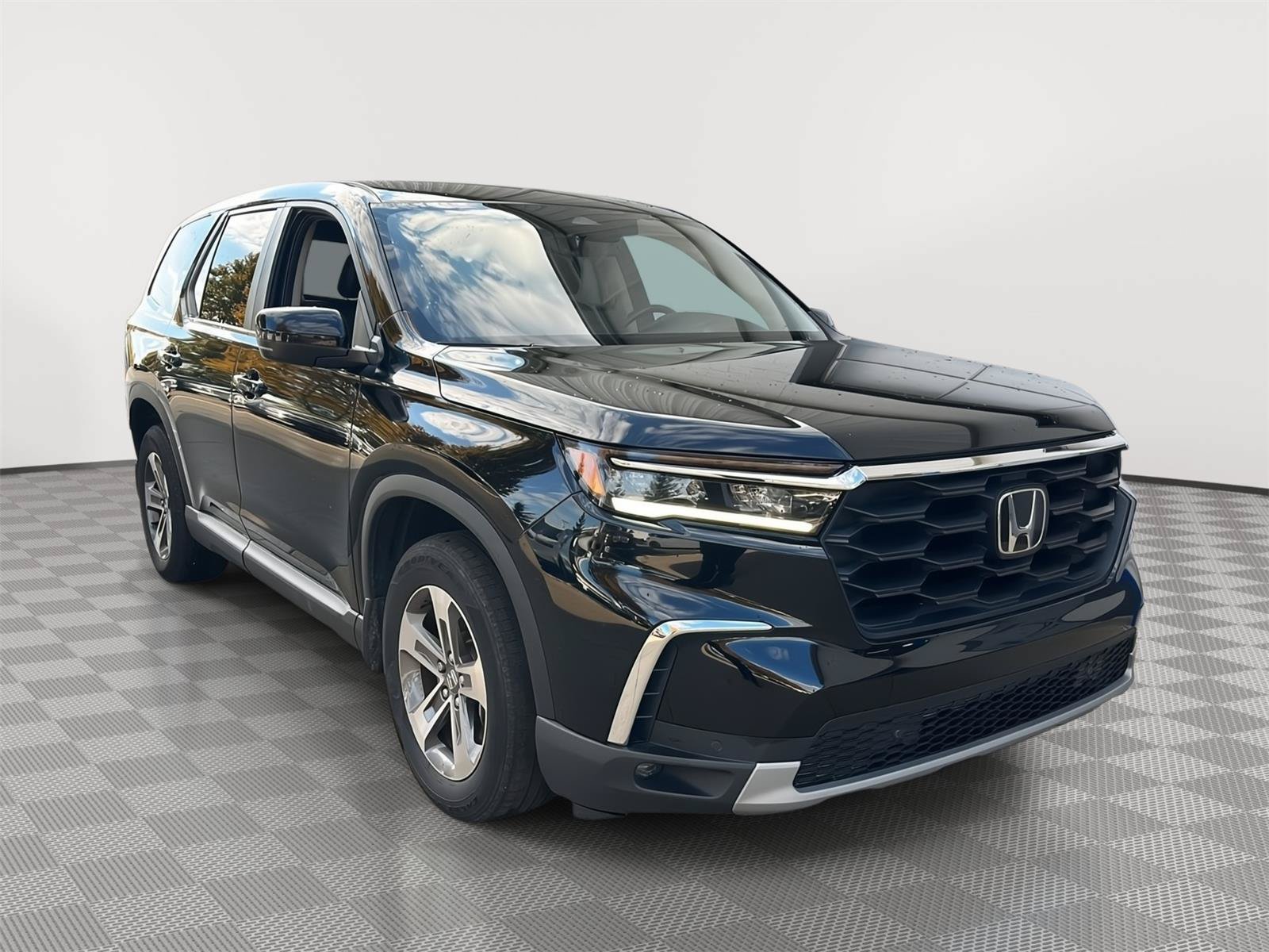 Certified 2025 Honda Pilot EX-L image 4