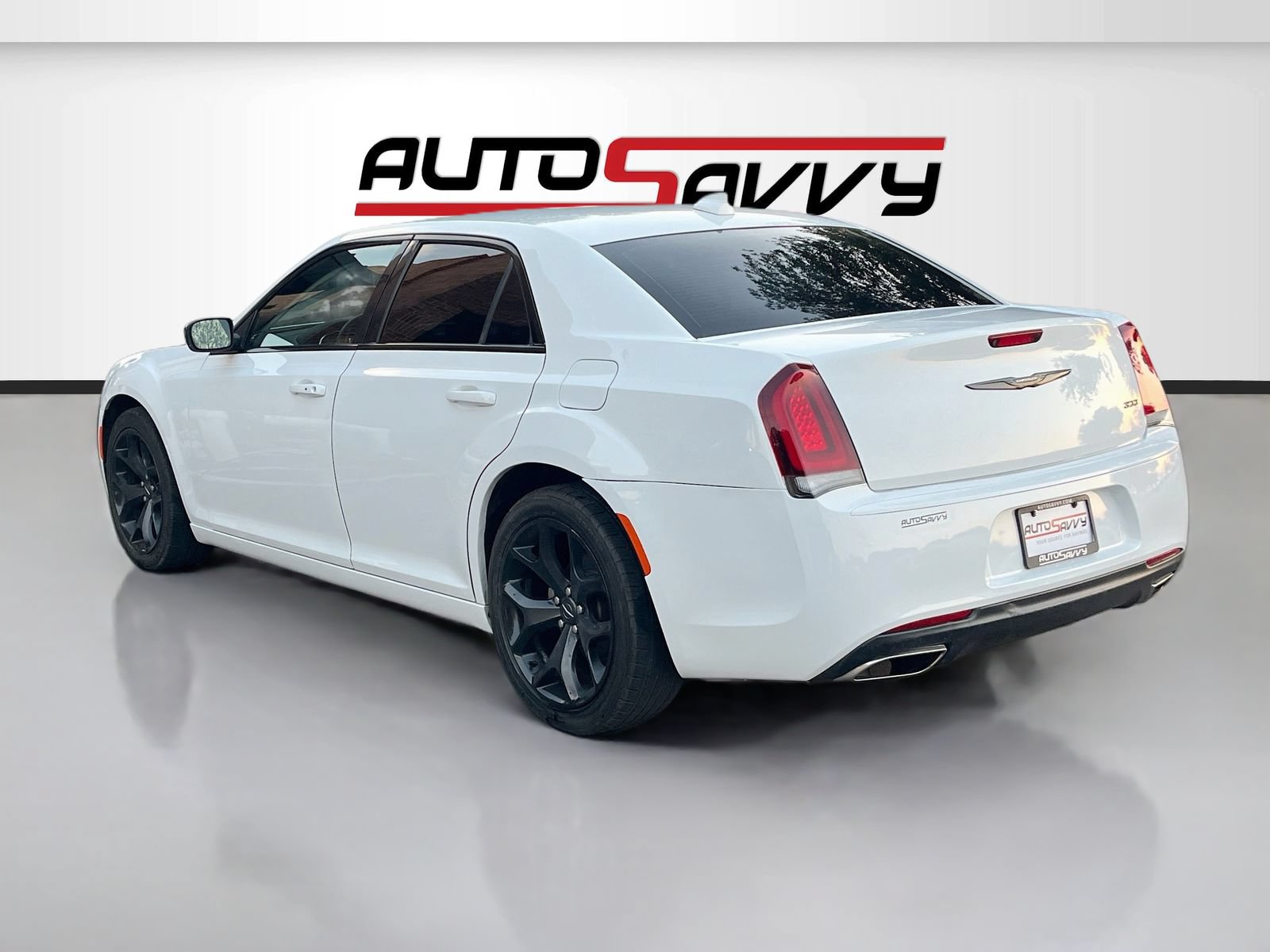 Used 2021 Chrysler 300 Touring w/ Sport Appearance Package RWD image 5