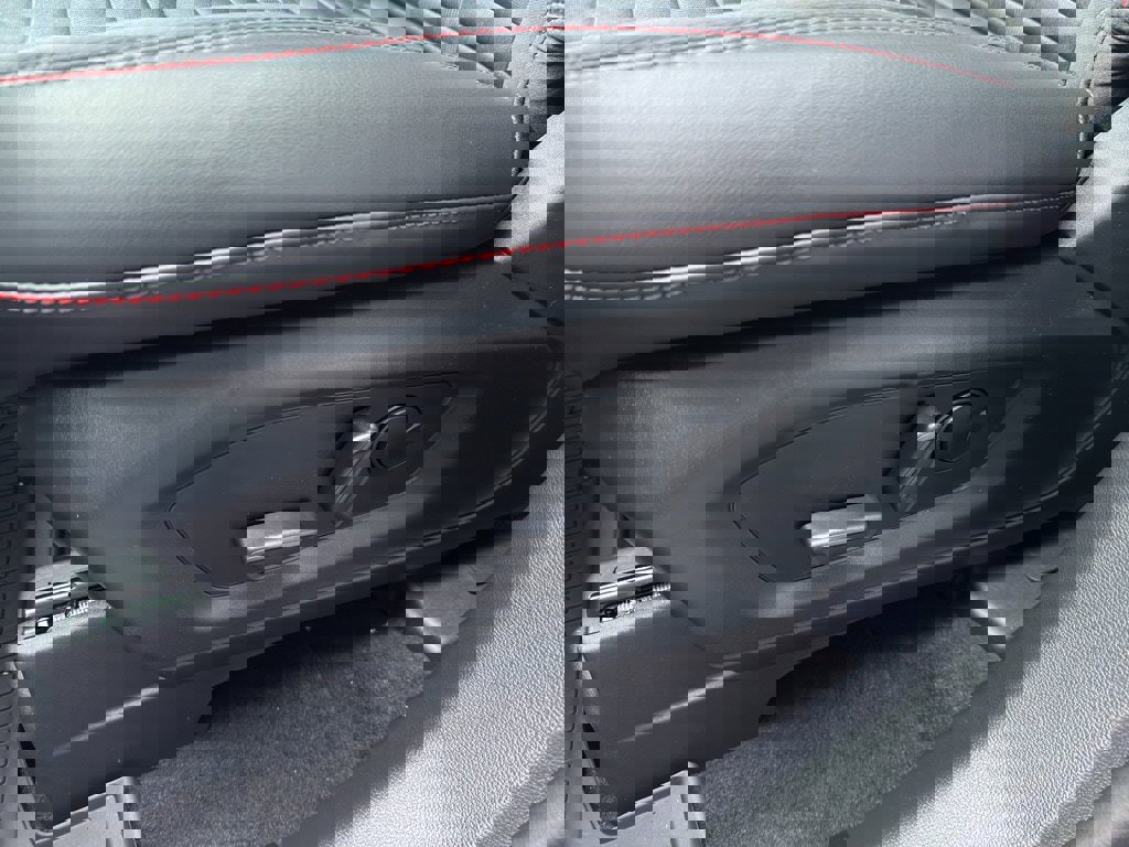 New 2026 Ford Explorer ST-Line w/ ST-Line Street Pack image 18