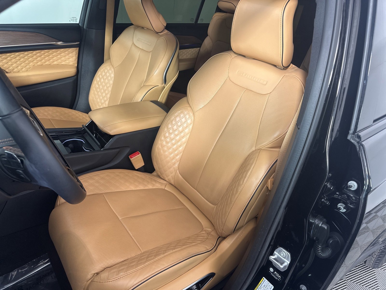 Used 2023 Jeep Grand Cherokee L Summit w/ High Altitude Package image 9